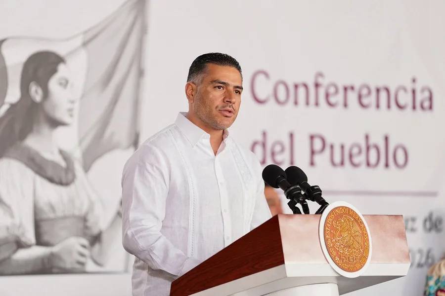 El secretario de Seguridad de México recibe al director del FBI para coordinar acciones