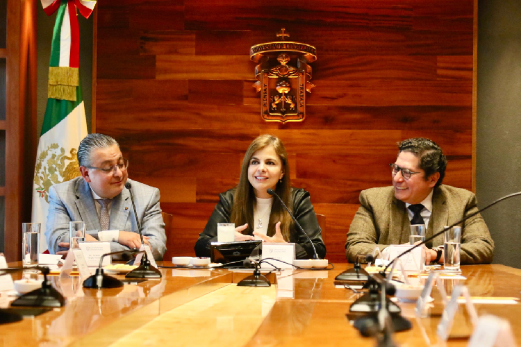 UdeG firma convenio con notarios