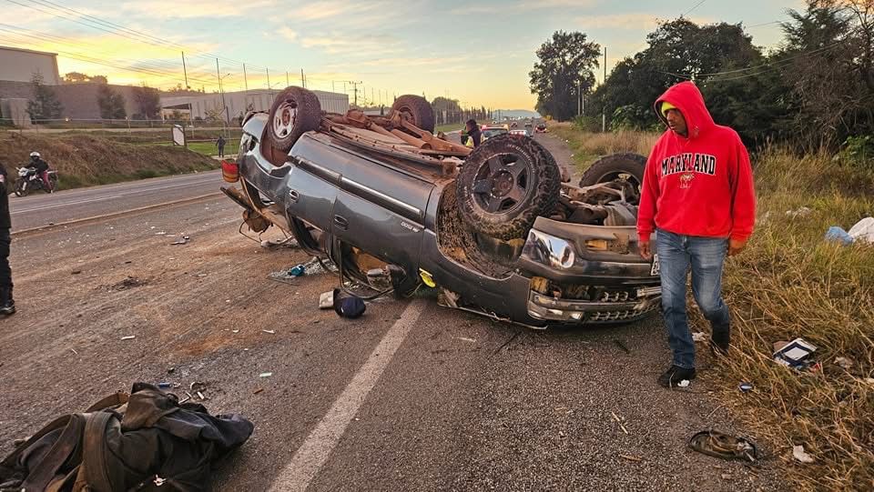Volcadura deja 9 jornaleros lesionados