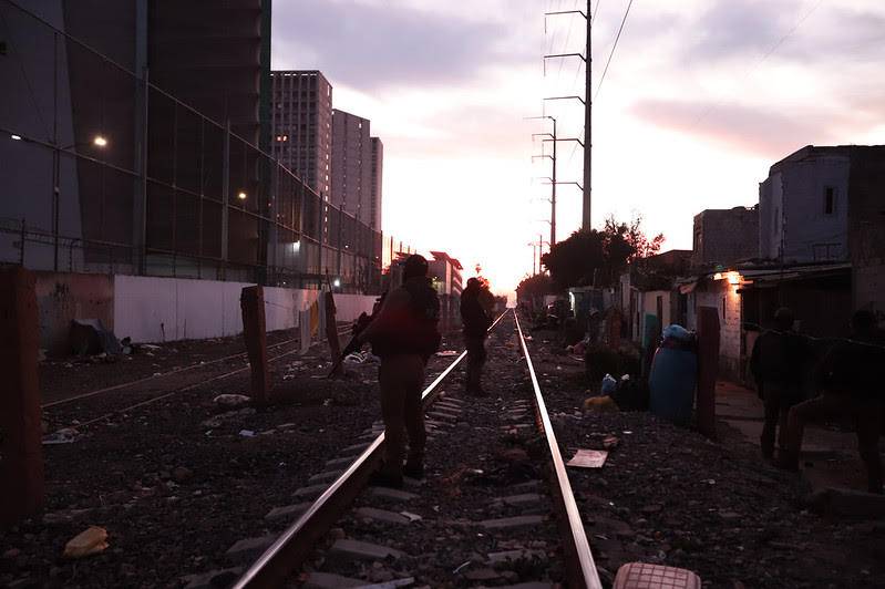 Gobernador advierte posible desalojo en Pueblo Quieto