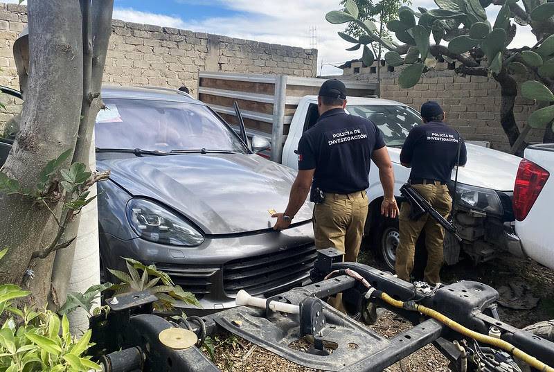 Desmantelan taller para remarcar vehículos en Zapopan