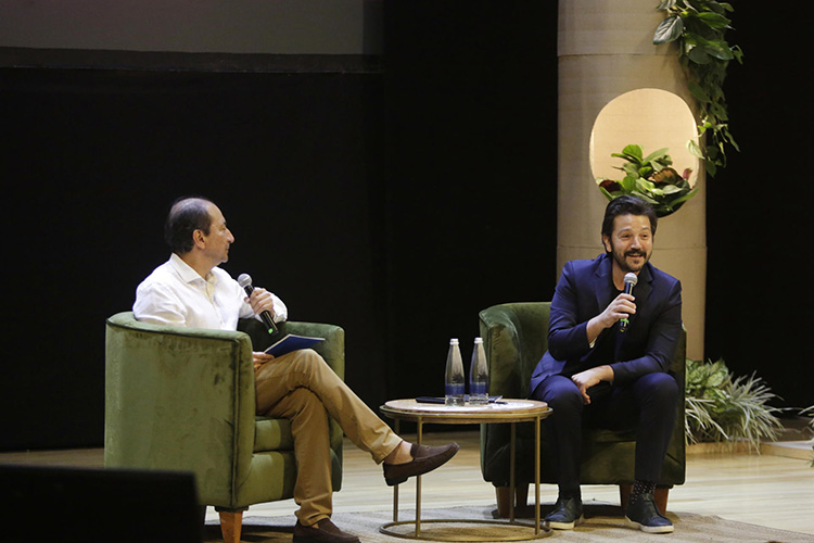 'Cuarón me enseñó a hablar cine': Diego Luna