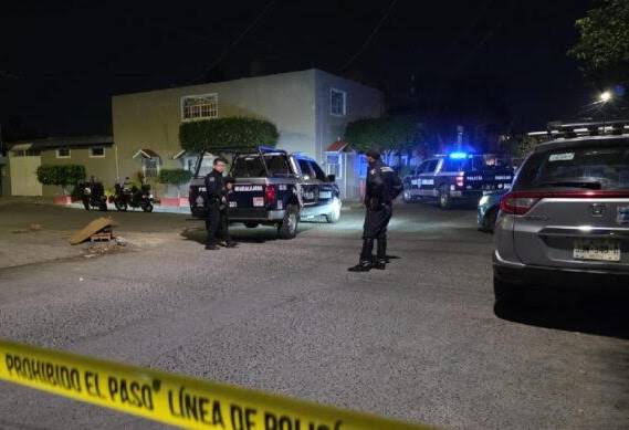 Ataque armado en Guadalajara deja un hombre sin vida dentro de un vehículo