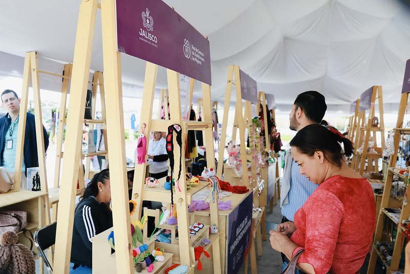 Tlajo hace bazar para mujeres que emprenden