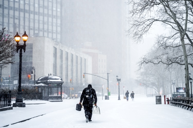 Alcalde Mamdani confirma que ya son 14 los muertos bajo ola de extremo frío