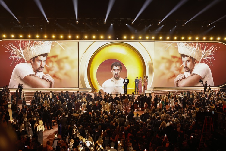 Bad Bunny gana Grammy a álbum del año