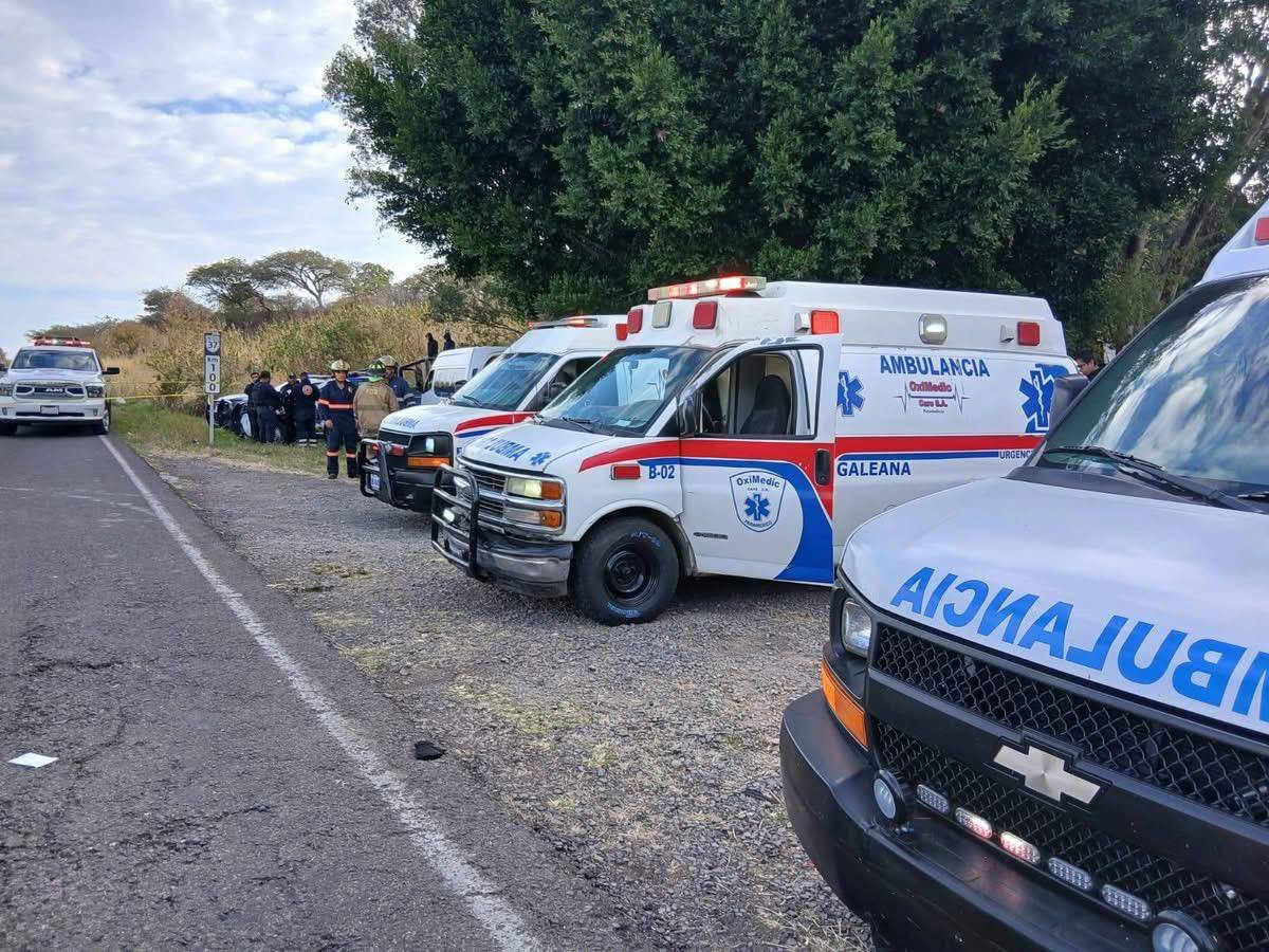 Mueren tres jornaleros en volcadura de camión