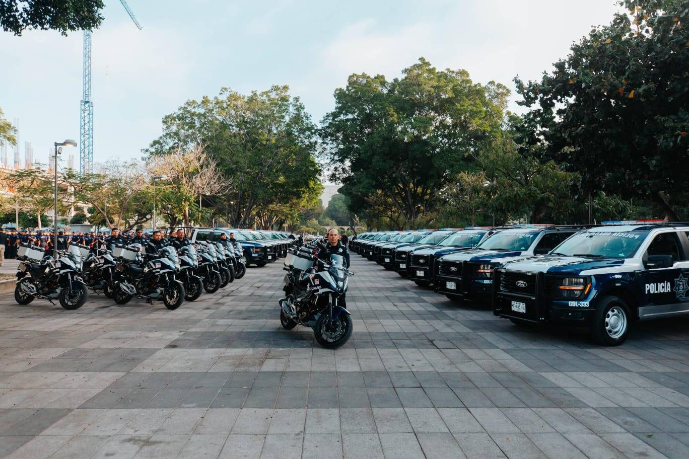 Entregan patrullas y equipo táctico para la Policía de Guadalajara