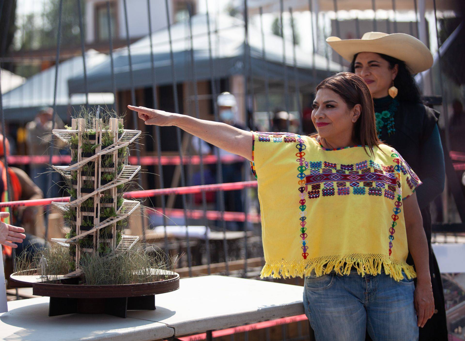 Clara Brugada invita a prensa a 