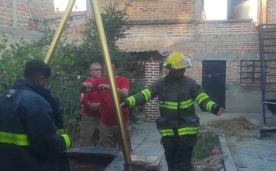 Rescatan cuerpo de menor que cayó a un pozo artesano