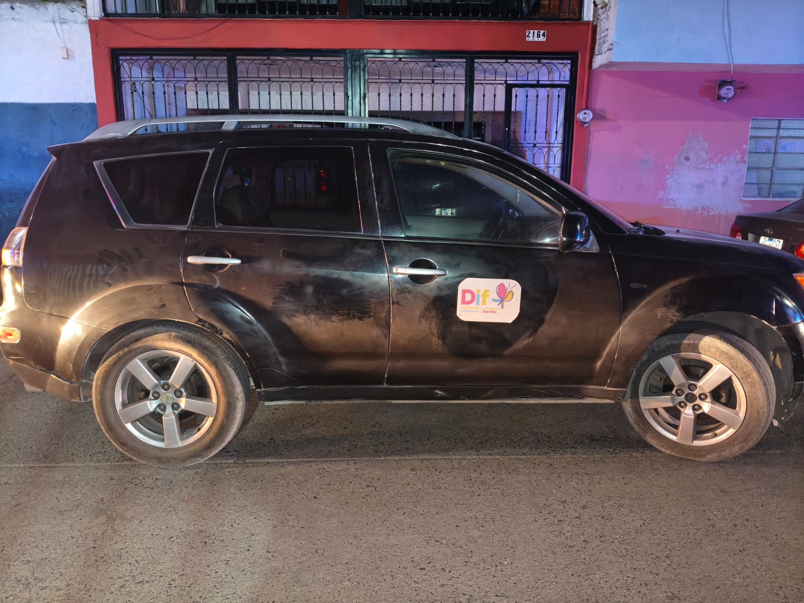 Detienen a tres por usurpar funciones para llevarse a niña