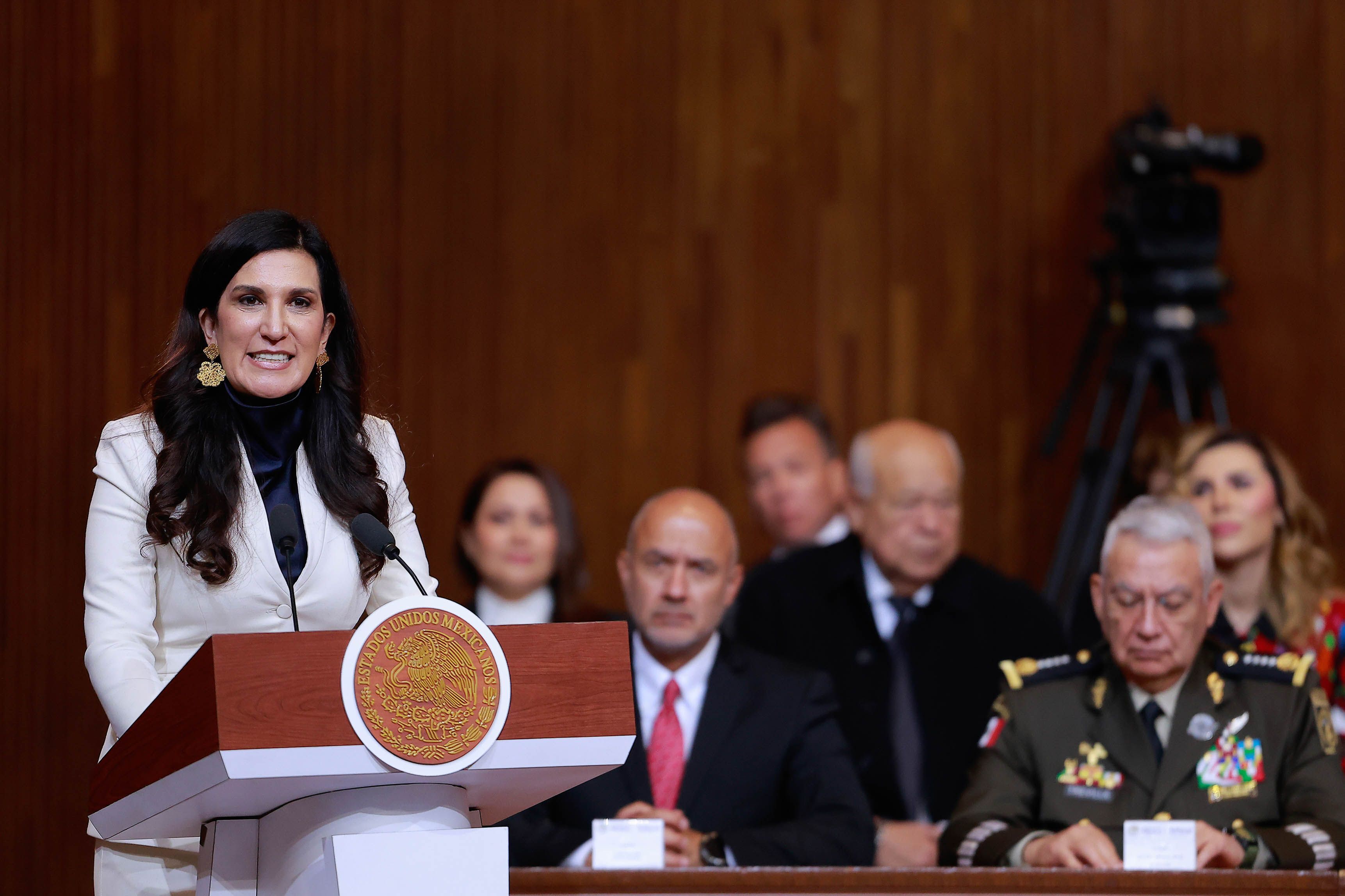 Kenia López Rabadán defiende plurinominales y organismos electorales en aniversario de la Constitución