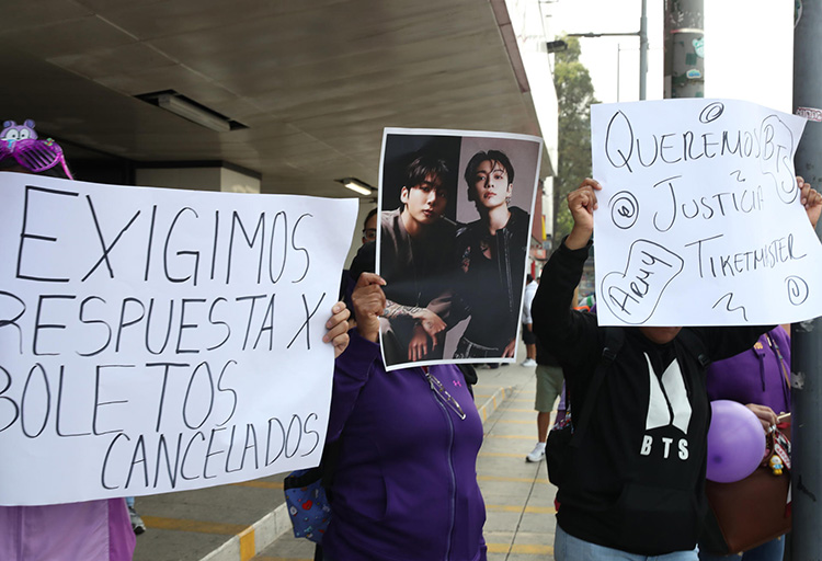 Seguidores de BTS marchan en CDMX
