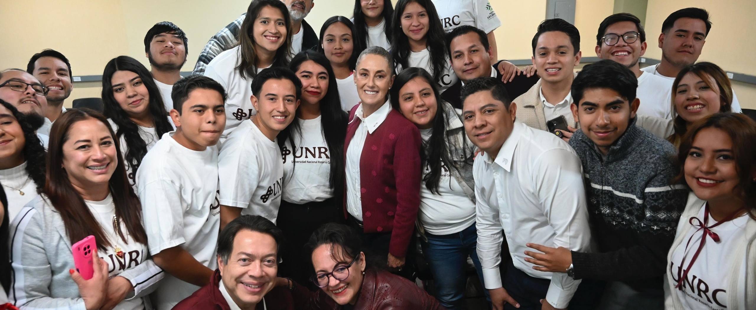 Extiende Sheinbaum la beca Gertrudis Bocanegra a estudiantes de la Universidad Rosario Castellanos