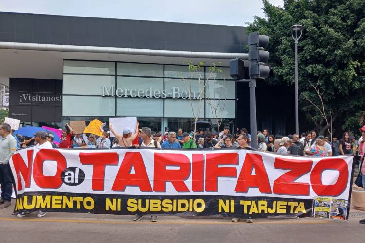 Denuncian que el tarifazo convierte al transporte en un privilegio