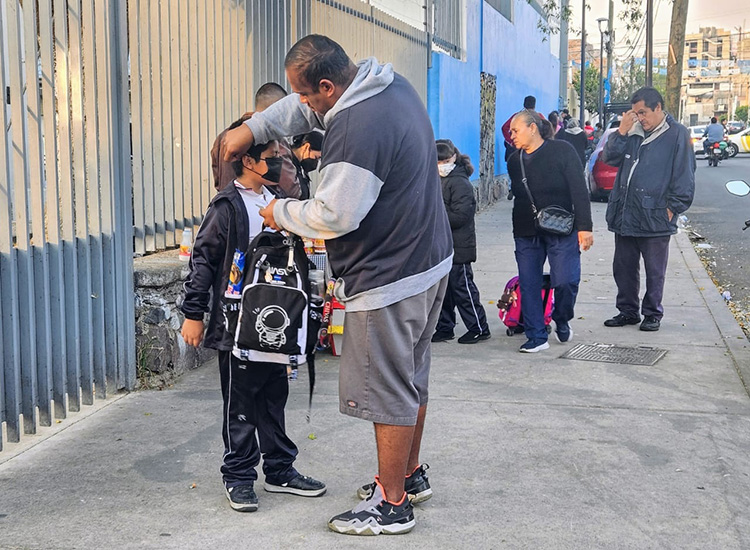 Familias respaldan uso de cubrebocas