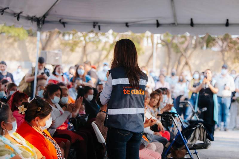 Entregan equipamiento a 35 escuelas de Guadalajara