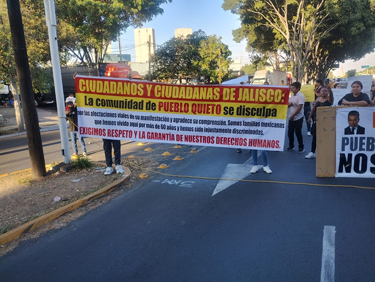 Habitantes de ‘Pueblo Quieto’ protestan vs. posible desalojo