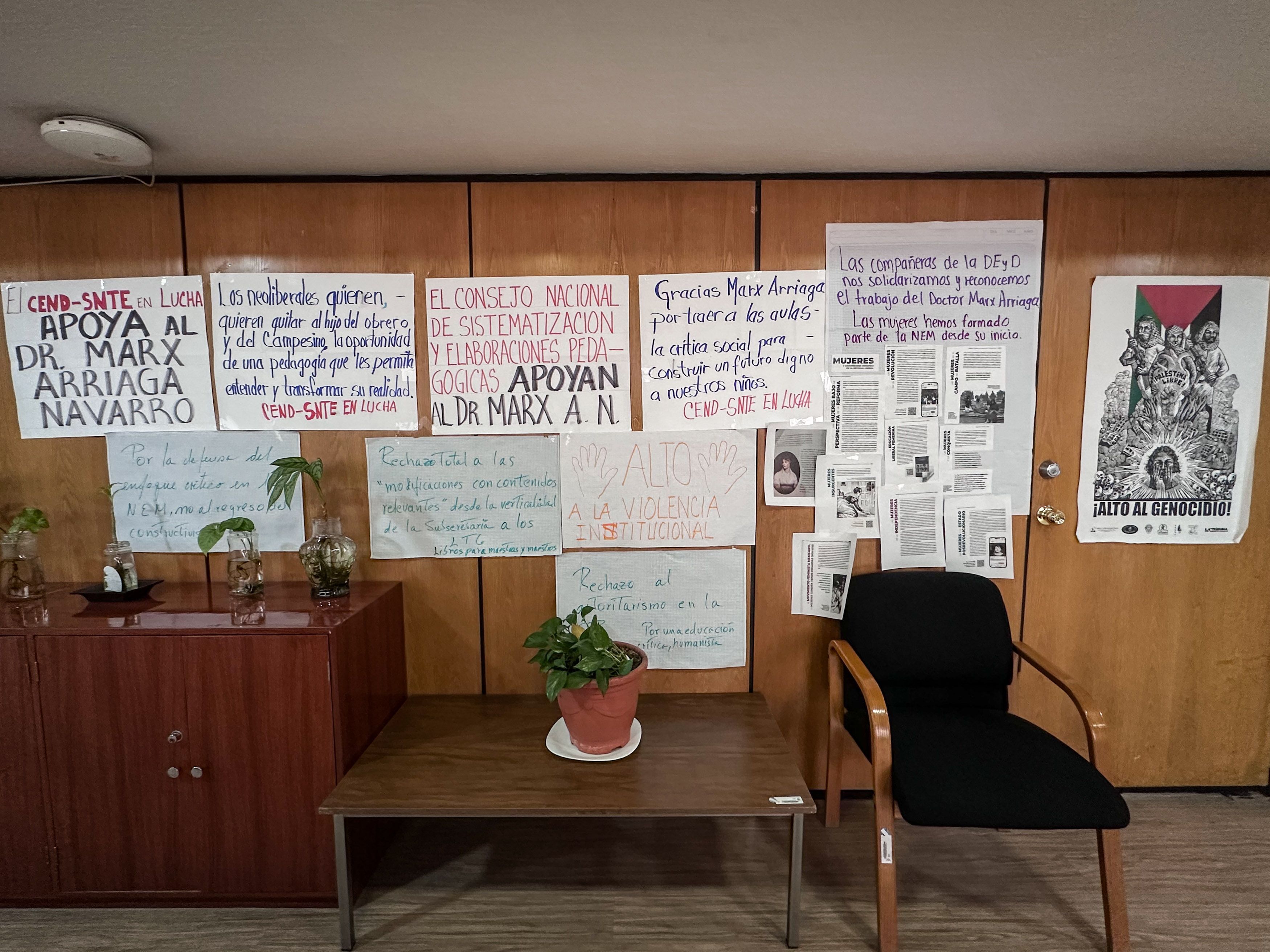 Califican como regresiva la gestión de Marx Arriaga en Materiales Educativos