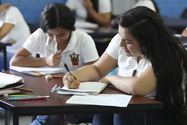 Ausente, educación financiera en secundarias y bachilleratos