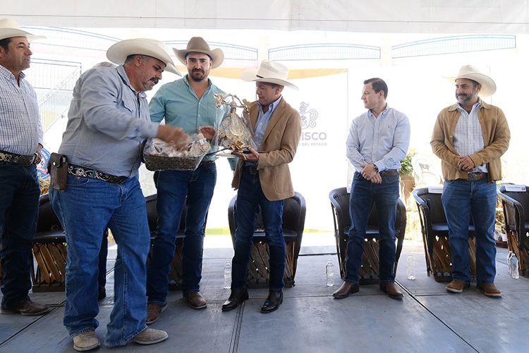 Para lecheros, $100 millones