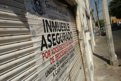 Aseguran finca y vehículo tras cateo por ataque armado