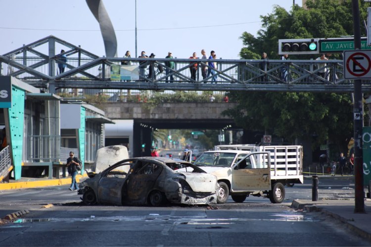 Suman al menos 28 bloqueos por operativo federal en Tapalpa; reportan quema de vehículos en la ZMG