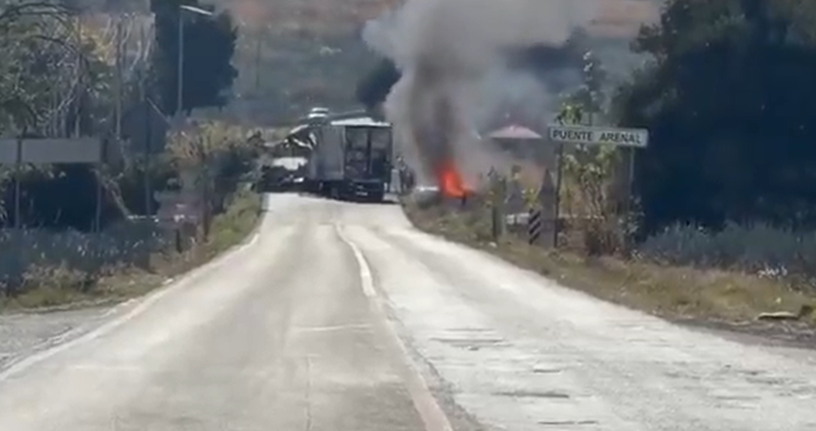 Persisten bloqueos carreteros en Jalisco