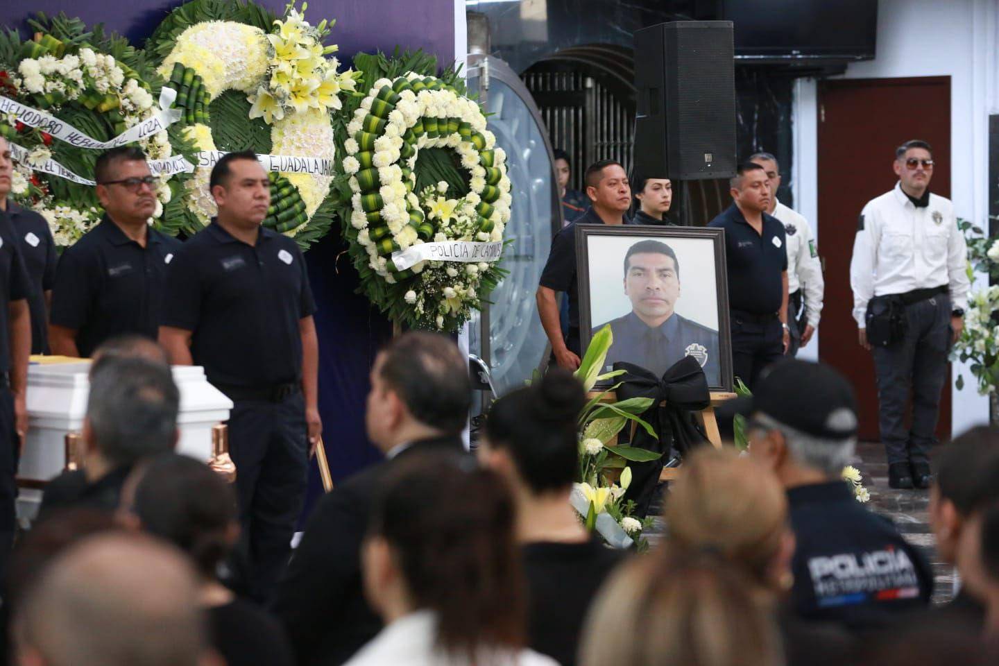 Rinden honores al policía estatal penitenciario