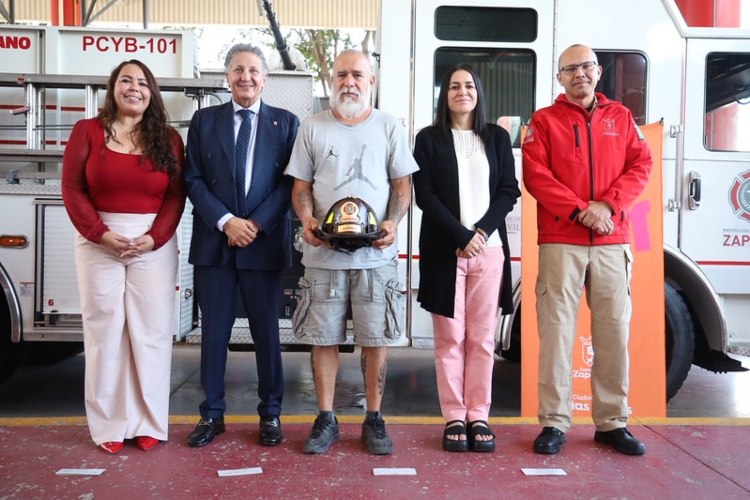 Se jubilan 21 elementos de Protección Civil y Bomberos de Zapopan y un canino de rescate