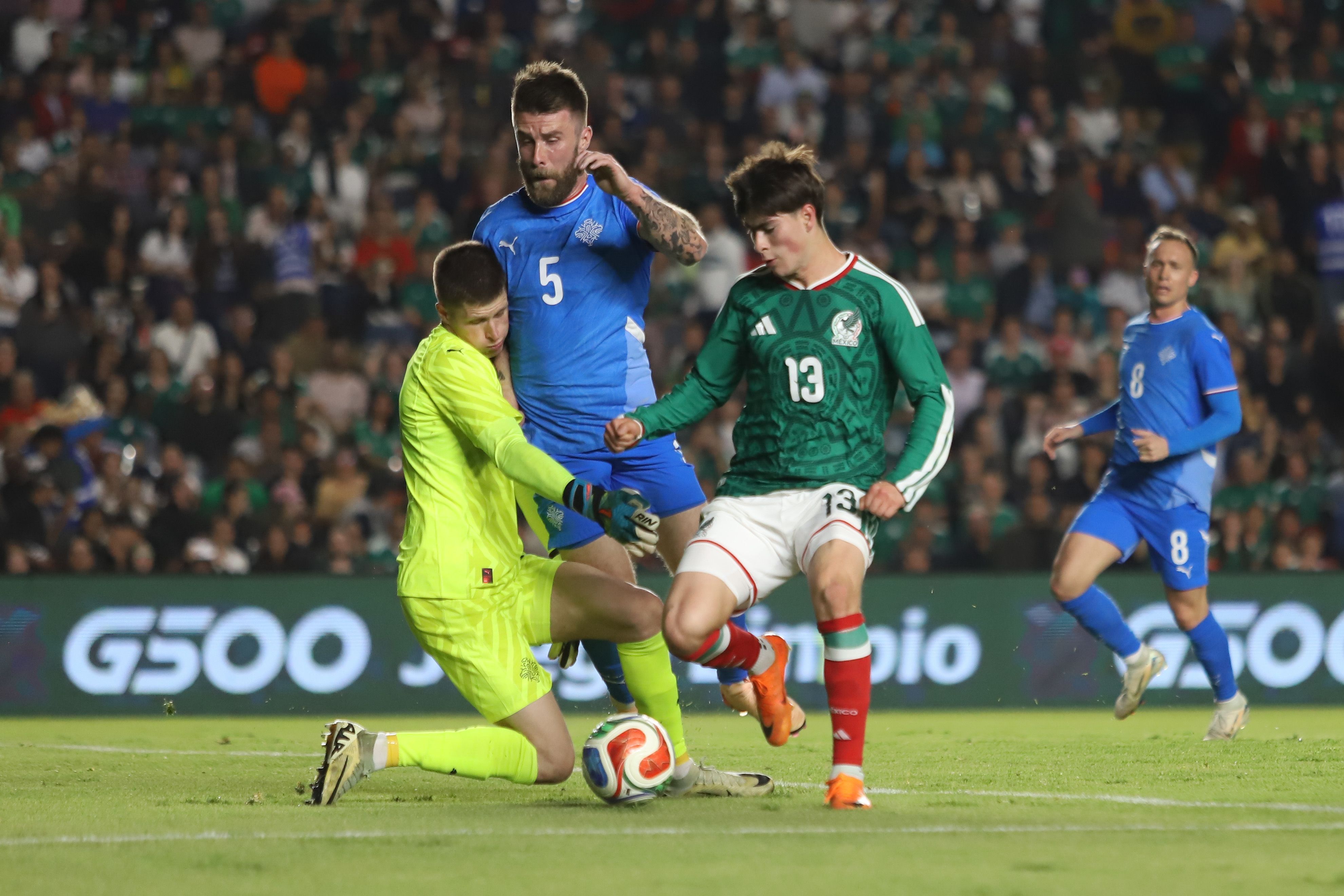 México golea a Islandia en amistoso