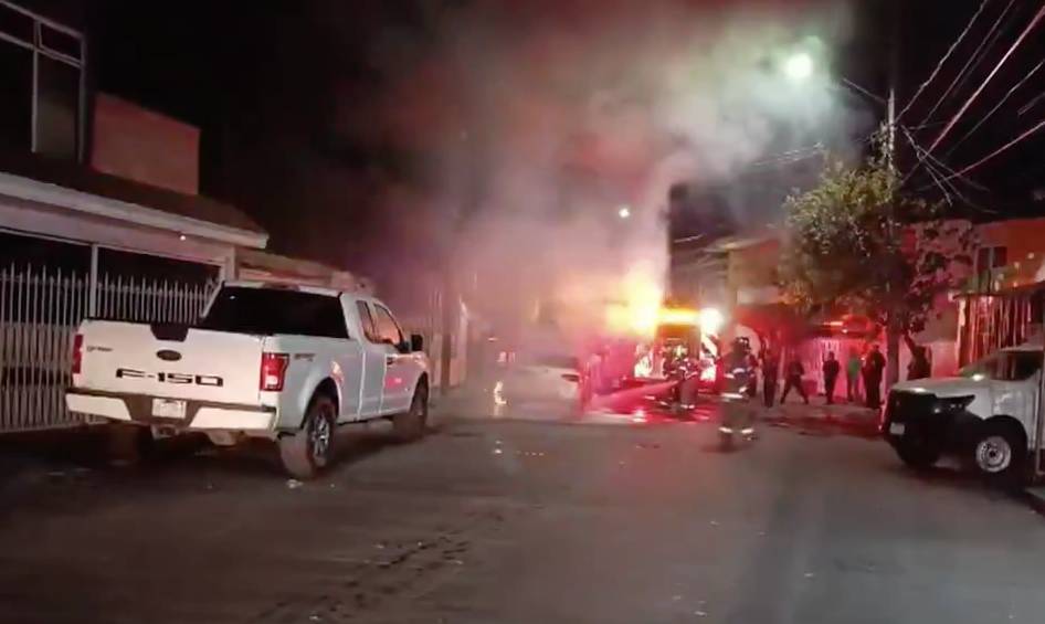 Incendian autos y arrojan ponchallantas