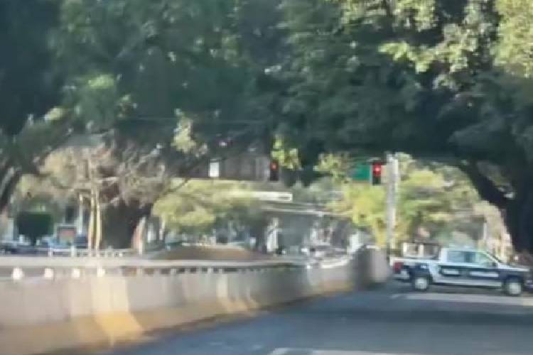 Ataque armado y “ponchallantas” desatan caos vial en López Mateos