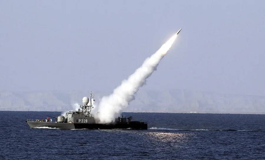 Un general de la Guardia Revolucionaria iraní dice que no dejarán pasar petróleo por Ormuz