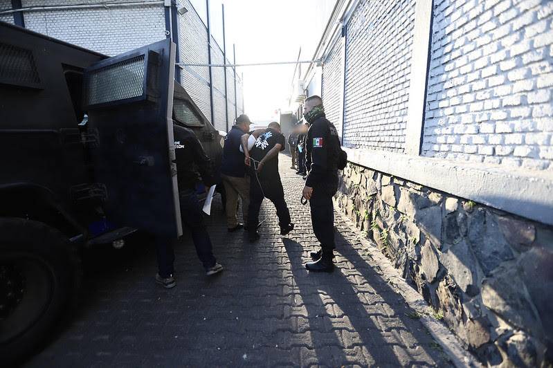 Vinculan a proceso a trece detenidos por quema de vehículos en Jalisco