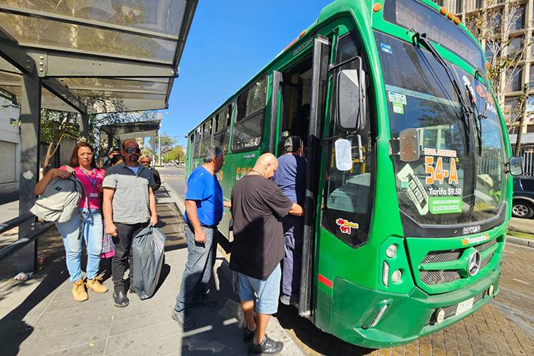 35 estudiantes obtienen protección judicial contra la tarjeta única del transporte