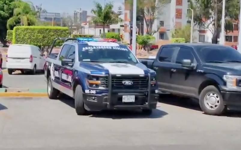 Roban 140 mil pesos a hombre tras retirar dinero en Plaza Arboledas, en Guadalajara