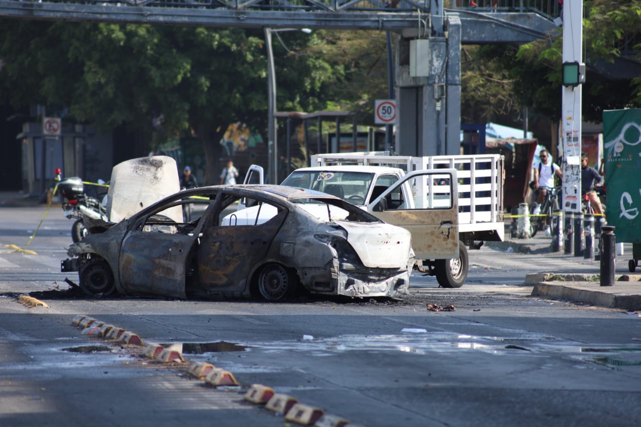 Reportan casi novecientos coches quemados durante domingo negro