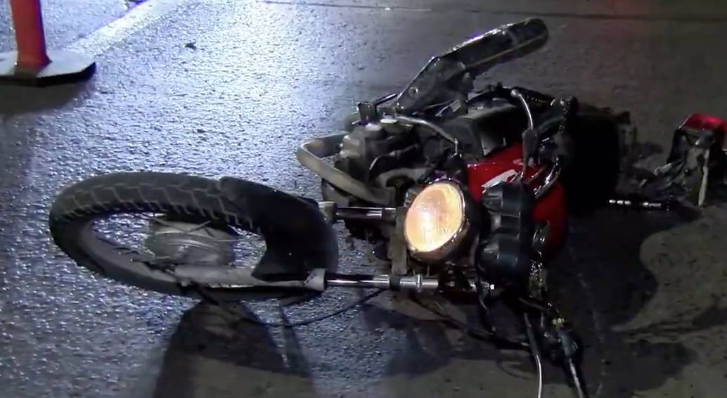 Motociclista muere tras ser embestido por vehículo
