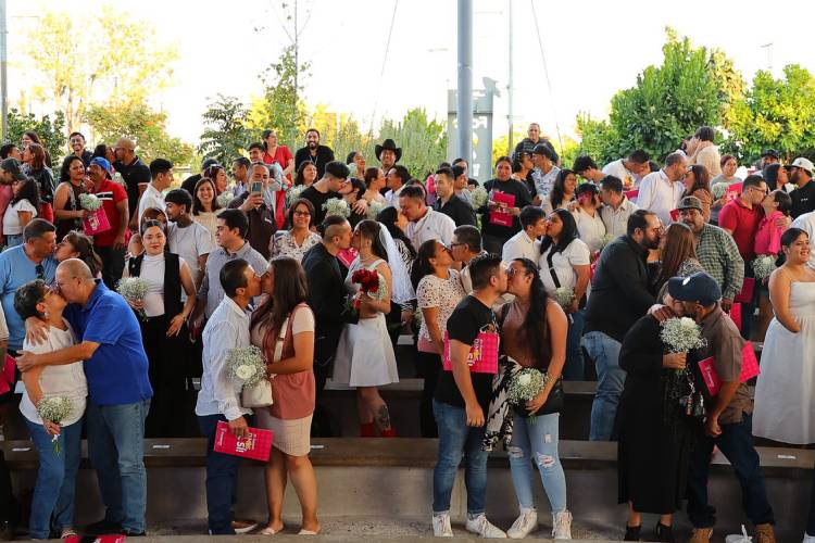 Zapopan entrega más de mil actas de matrimonio gratuitas en campaña 2026