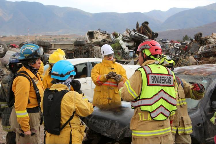 Capacitan a 30 mujeres en rescate vehicular en Tlajomulco