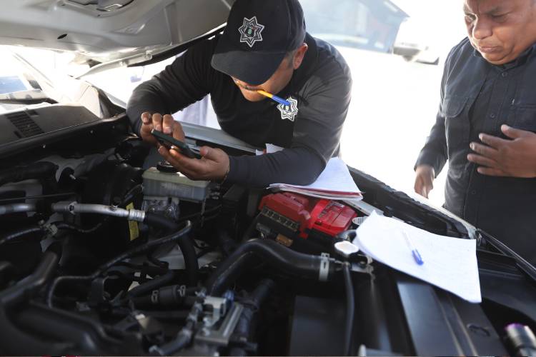 Capacitan a corporaciones de seguridad en Jalisco para detectar alteraciones en vehículos