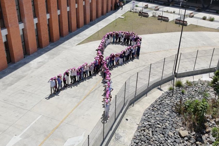 Civiles resaltan el papel de mujeres en la institución