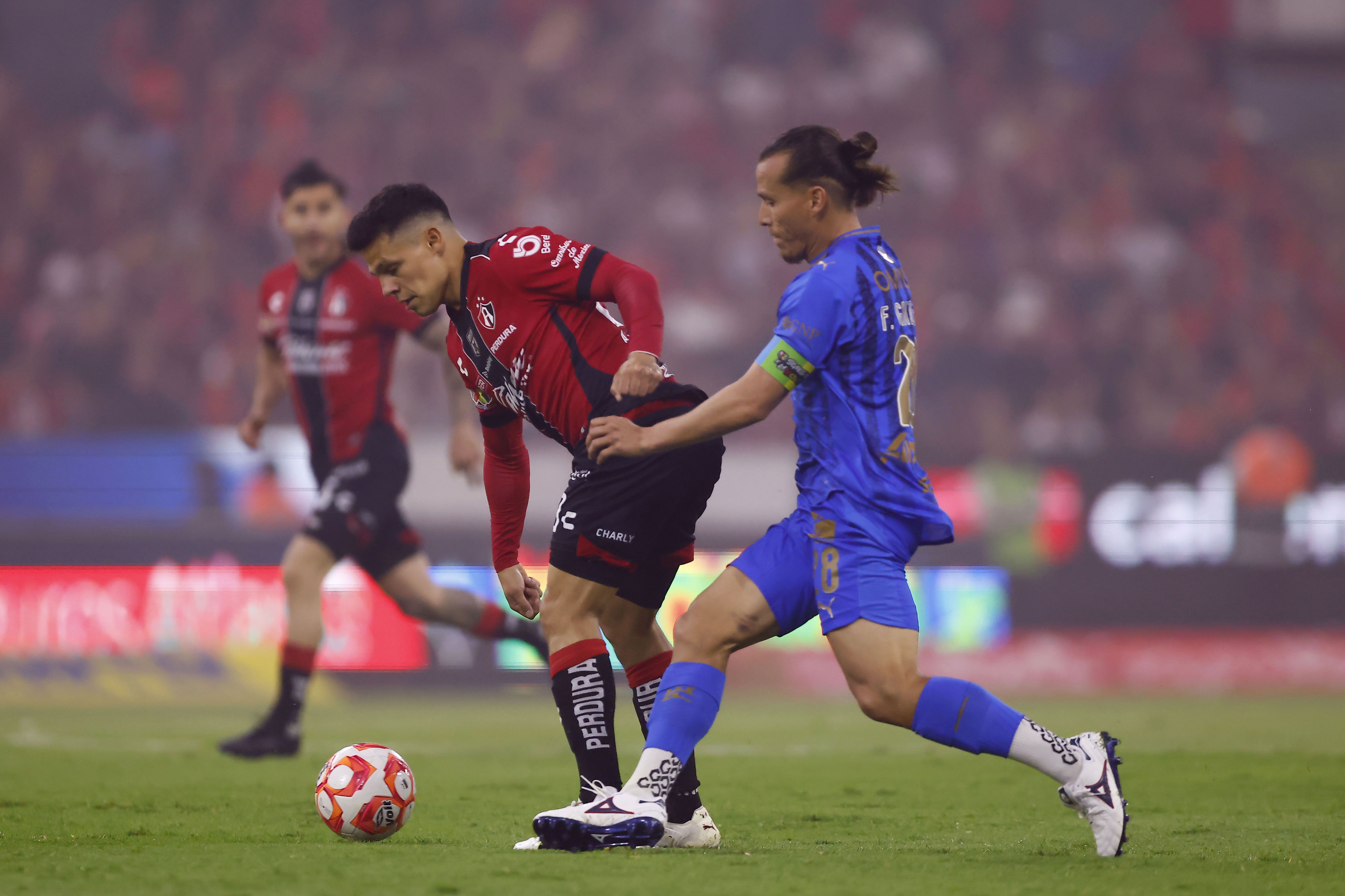 Chivas remonta y se queda con el Clásico Tapatío tras vencer 2-1 al Atlas