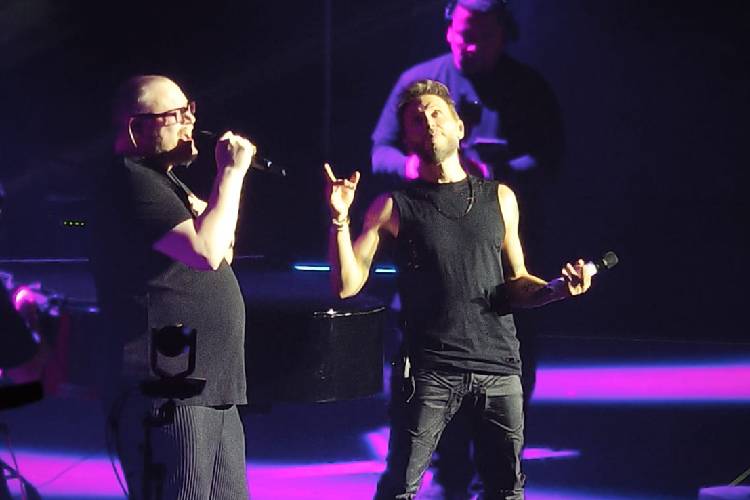 Sin Bandera emociona a Guadalajara con una noche de nostalgia y romance