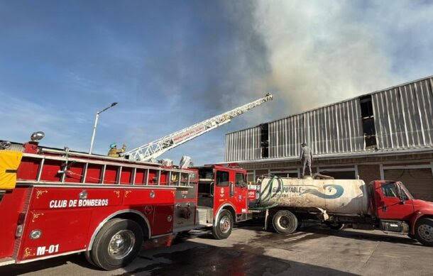 Controlan incendio en bodega de Tlaquepaque