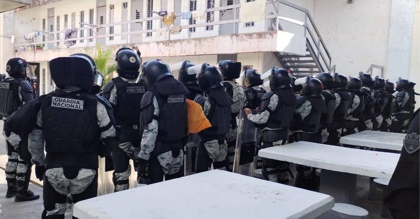 Trasladan a Puente Grande a 6 reos generadores de violencia tras operativo en penal de Vallarta