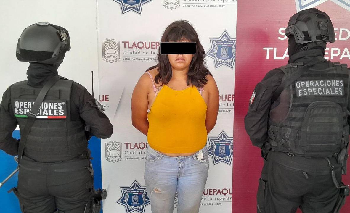 Detienen a mujer con droga y chaleco con siglas de grupo delictivo