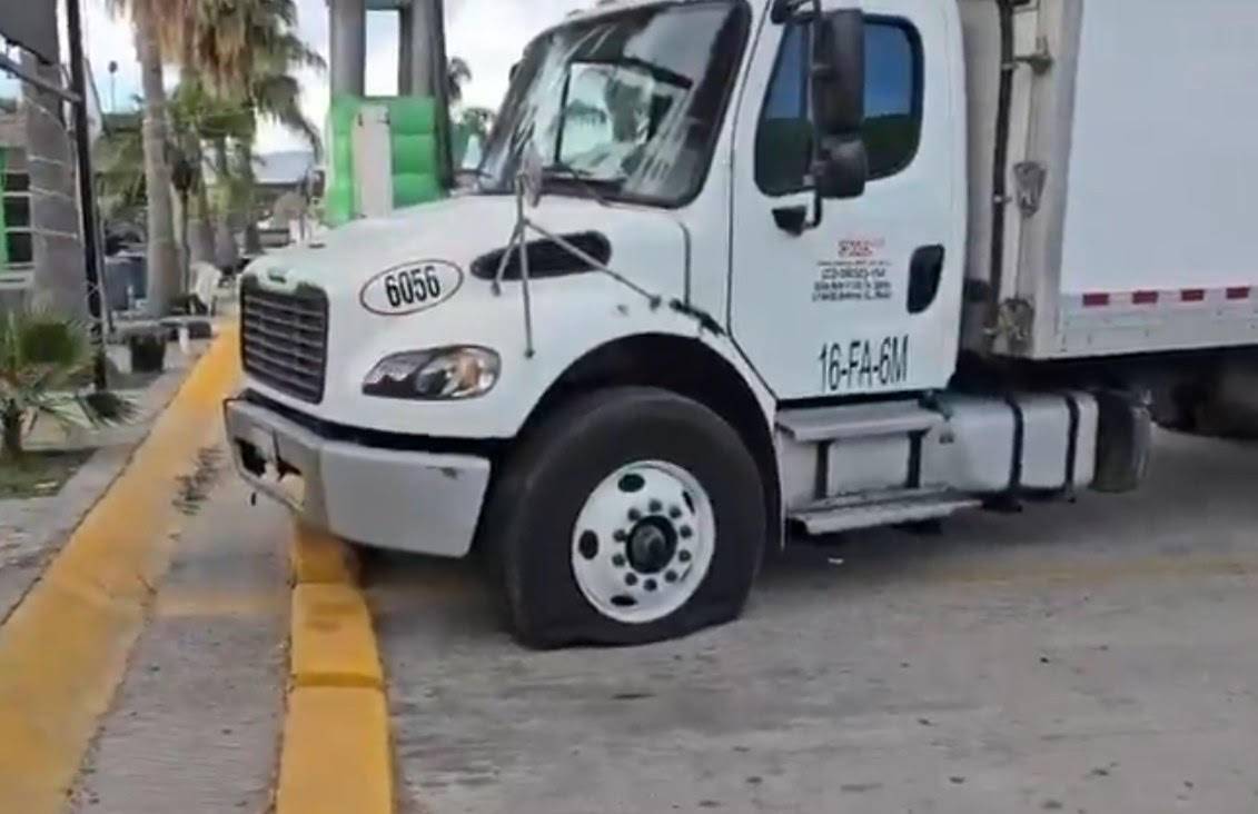 Arrojan “ponchallantas” en carretera de Tala