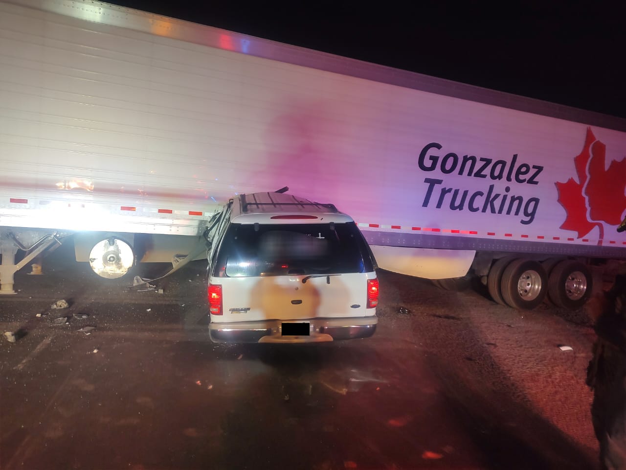 Muere conductor de carroza tras choque contra tráiler